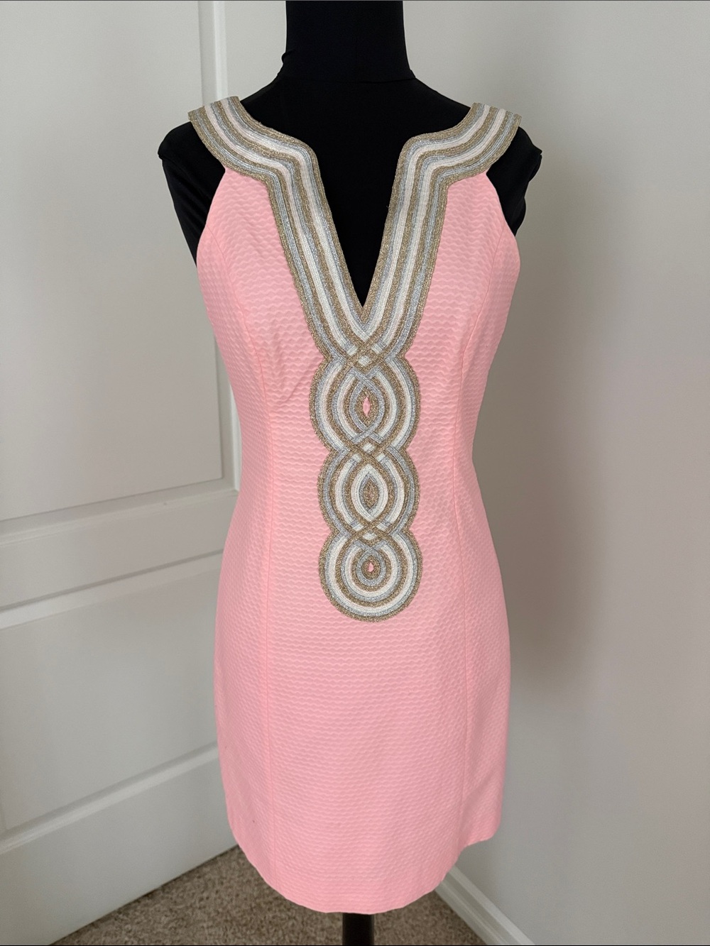 Lilly Pulitzer signature shift Sleeveless Pink Embellished V-Neck Dress Sz. 0